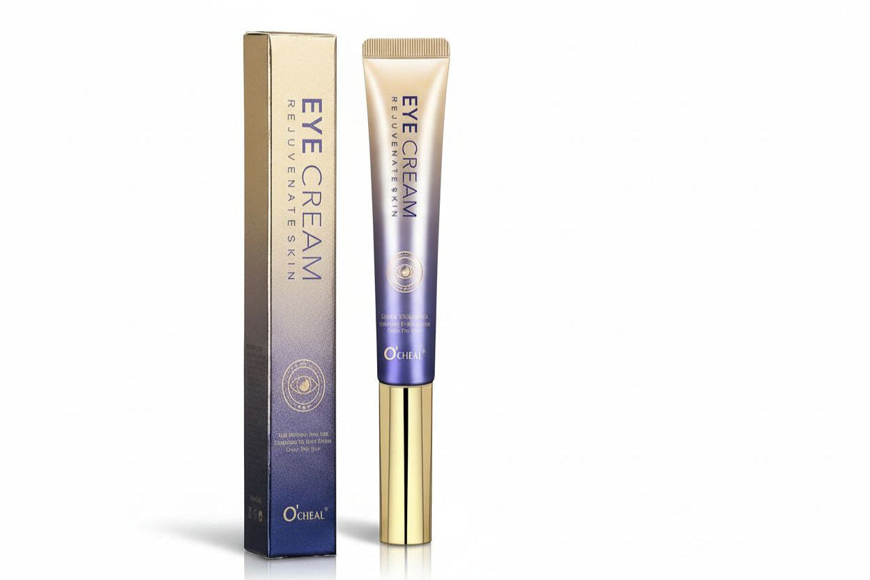 Nahaufnahme von Augencreme gegen Augenringe und Verpackung