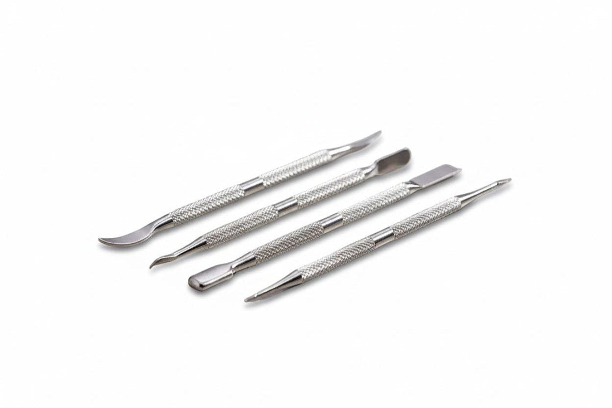 Nahaufnahme von dem 4 teiligen Nagelhautpusher Set liegend 